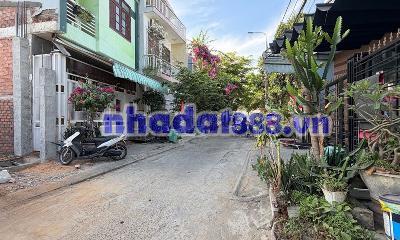 KIỆT CMT8, OTO ĐẬU TRƯỚC NHÀ.